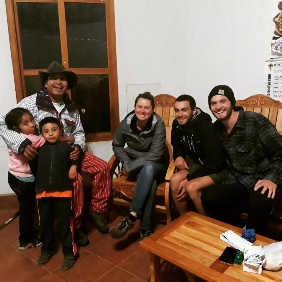 Hostal Checruz, Todos Santos Cuchumatan Уеуетенанго Екстериор снимка